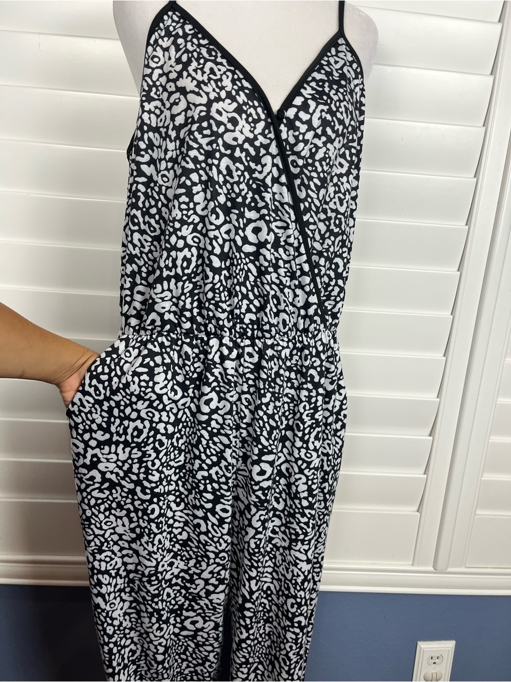 Jumpsuit Black & White Floral Print Spaghetti Strap w/ pockets size XL - Picture 3 of 8